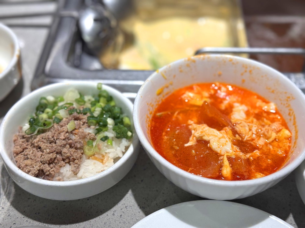 【海底撈火鍋台中大遠百店】海底撈壽星孕婦隱藏福利、30元白飯吃到飽,老饕神仙吃法公開,台中西屯火鍋推薦 @猴屁的異想世界 【海底撈火鍋台中大遠百店】海底撈壽星孕婦隱藏福利、30元白飯吃到飽,老饕神仙吃法公開,台中西屯火鍋推薦 @猴屁的異想世界
