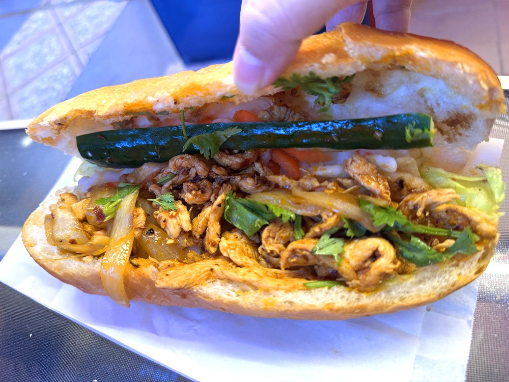 【越南法國麵包工藝】台中超人氣排隊越南麵包,爆量內餡超滿足,必點脆皮燒肉 @猴屁的異想世界 【越南法國麵包工藝】台中超人氣排隊越南麵包,爆量內餡超滿足,必點脆皮燒肉 @猴屁的異想世界