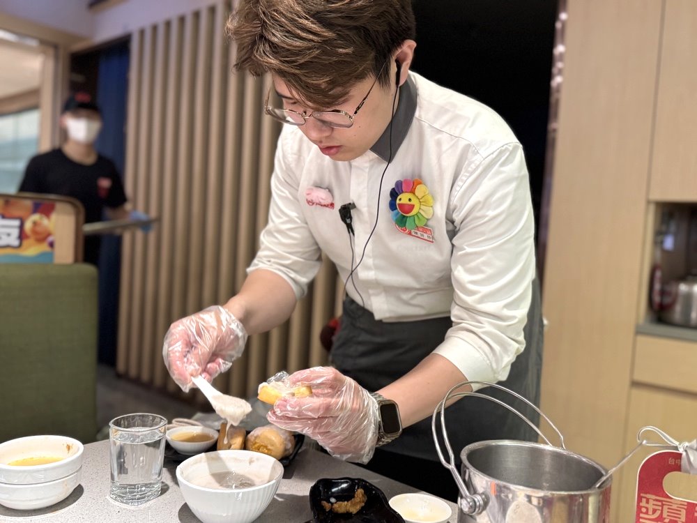 【海底撈火鍋台中大遠百店】海底撈壽星孕婦隱藏福利、30元白飯吃到飽,老饕神仙吃法公開,台中西屯火鍋推薦 @猴屁的異想世界 【海底撈火鍋台中大遠百店】海底撈壽星孕婦隱藏福利、30元白飯吃到飽,老饕神仙吃法公開,台中西屯火鍋推薦 @猴屁的異想世界