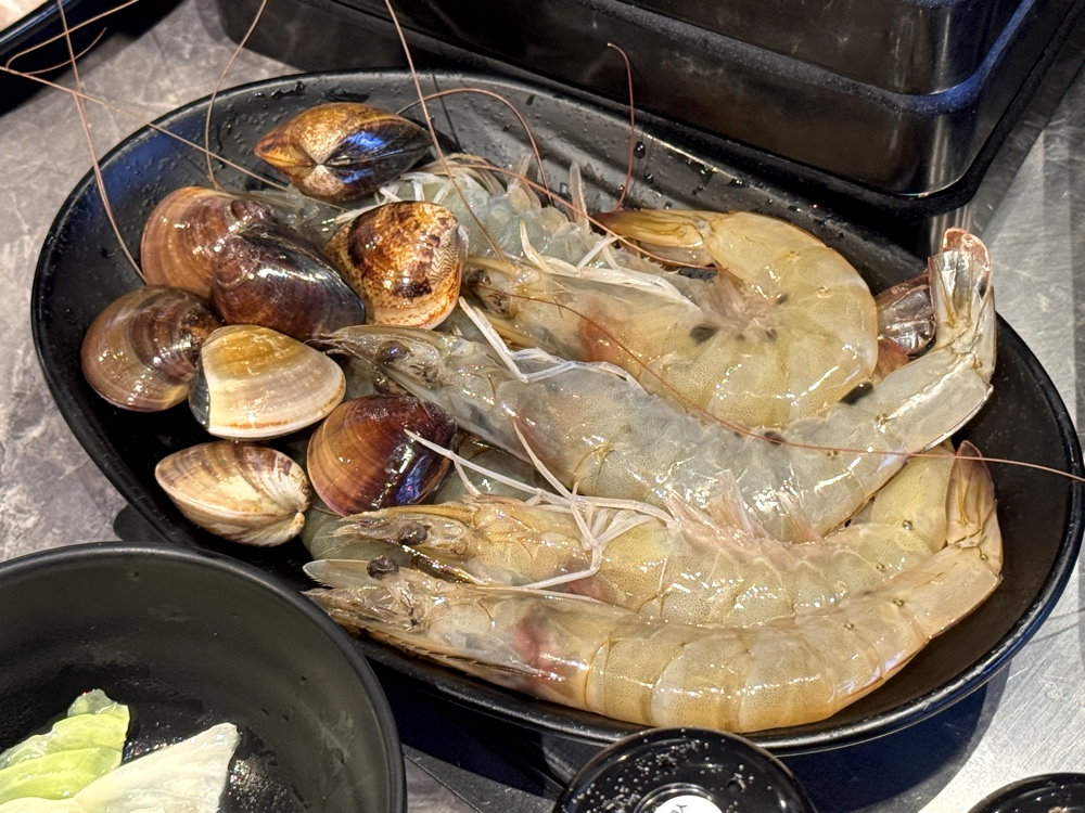 【小蒙牛頂級麻辣鍋台中大里店】麻辣火鍋+燒烤火烤兩吃,哈根達斯無限吃,台中大里吃到飽推薦 @猴屁的異想世界 【小蒙牛頂級麻辣鍋台中大里店】麻辣火鍋+燒烤火烤兩吃,哈根達斯無限吃,台中大里吃到飽推薦 @猴屁的異想世界
