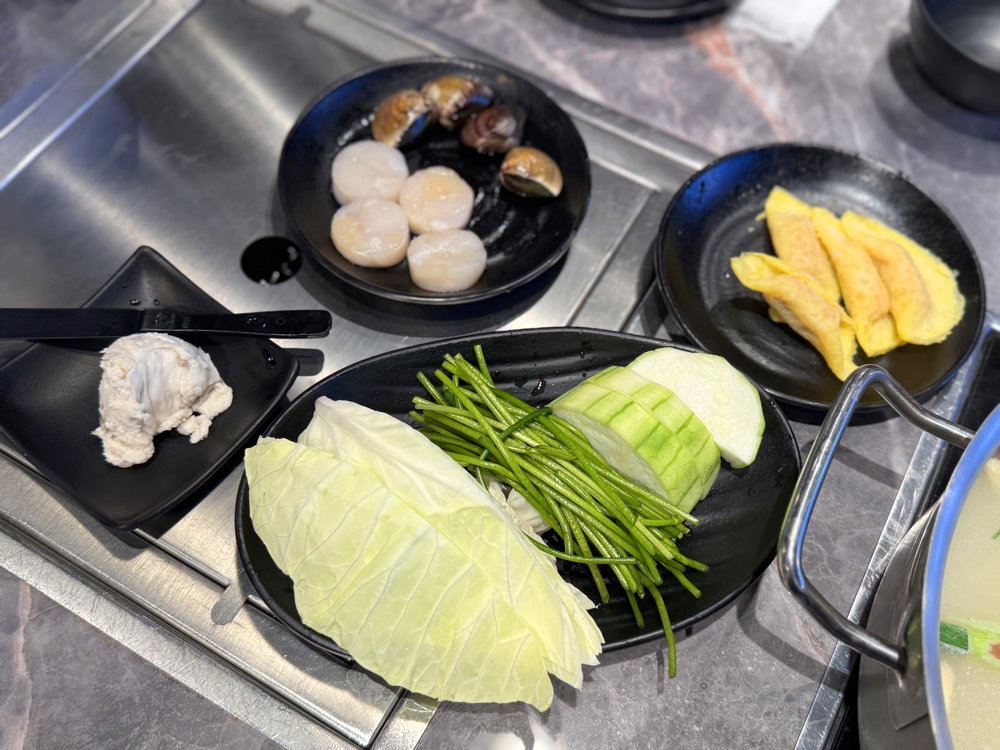 【小蒙牛頂級麻辣鍋台中大里店】麻辣火鍋+燒烤火烤兩吃,哈根達斯無限吃,台中大里吃到飽推薦 @猴屁的異想世界 【小蒙牛頂級麻辣鍋台中大里店】麻辣火鍋+燒烤火烤兩吃,哈根達斯無限吃,台中大里吃到飽推薦 @猴屁的異想世界
