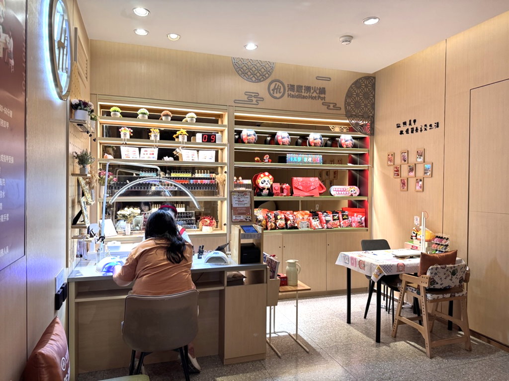 【海底撈火鍋台中大遠百店】海底撈壽星孕婦隱藏福利、30元白飯吃到飽,老饕神仙吃法公開,台中西屯火鍋推薦 @猴屁的異想世界 【海底撈火鍋台中大遠百店】海底撈壽星孕婦隱藏福利、30元白飯吃到飽,老饕神仙吃法公開,台中西屯火鍋推薦 @猴屁的異想世界
