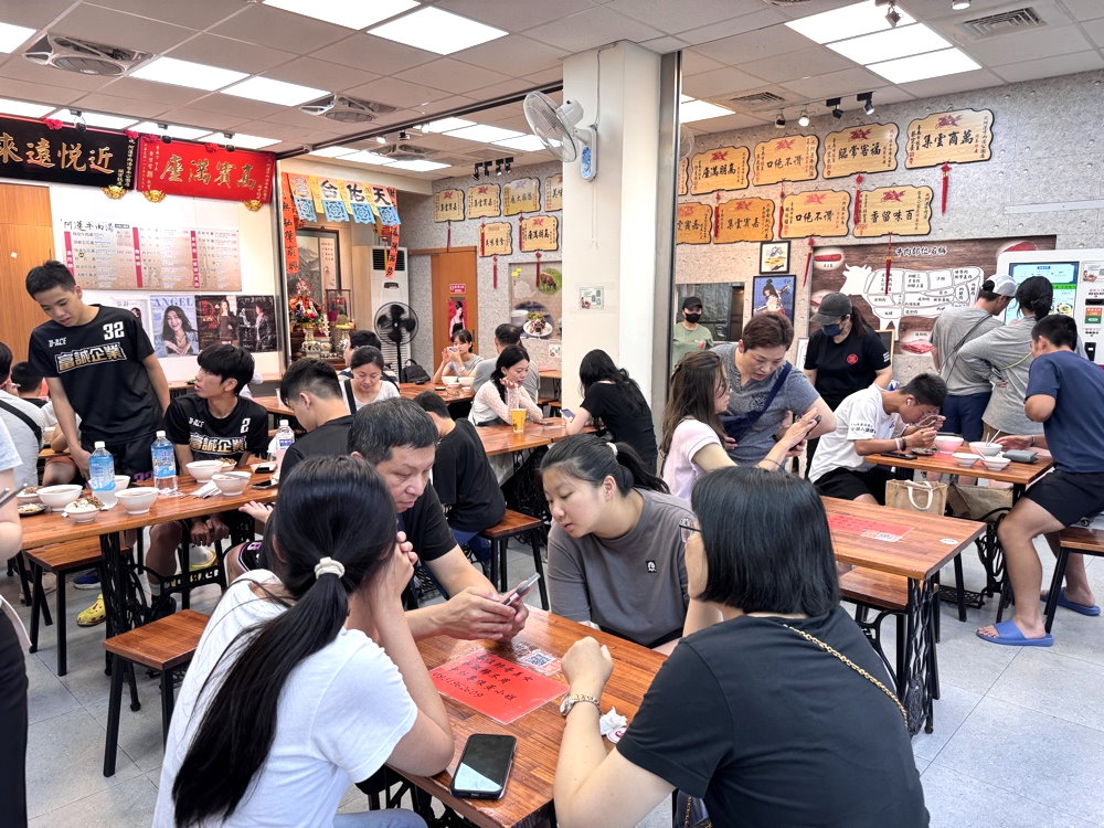 【阿蓮牛肉湯公園店】台南美食推薦,點牛肉湯送牛肉燥飯吃到飽,肉嫩湯鮮超人氣 @猴屁的異想世界 【阿蓮牛肉湯公園店】台南美食推薦,點牛肉湯送牛肉燥飯吃到飽,肉嫩湯鮮超人氣 @猴屁的異想世界