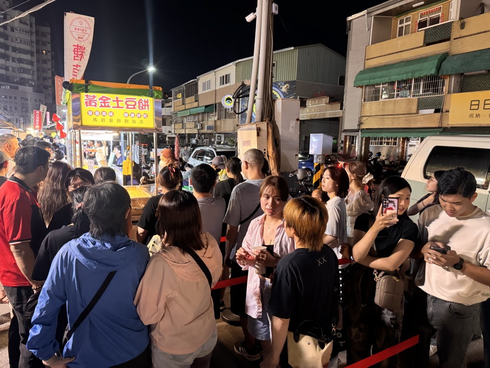 【黃金土豆餅】台南武聖夜市美食推薦,超人氣排隊小吃,馬鈴薯絲加蛋金黃酥脆超欠吃 @猴屁的異想世界 【黃金土豆餅】台南武聖夜市美食推薦,超人氣排隊小吃,馬鈴薯絲加蛋金黃酥脆超欠吃 @猴屁的異想世界