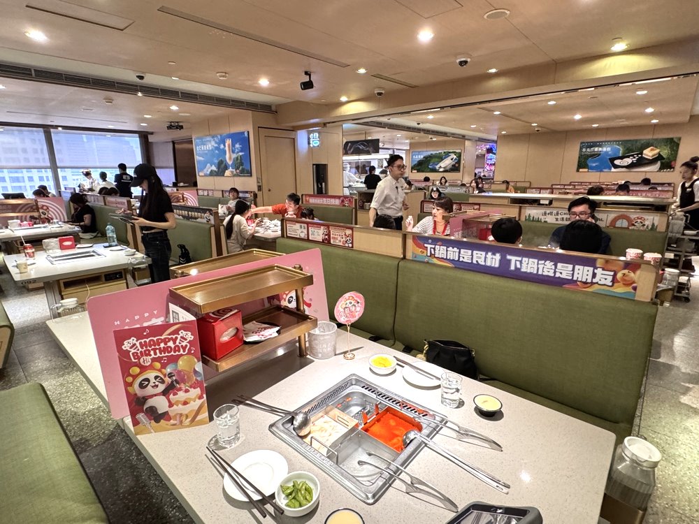 【海底撈火鍋台中大遠百店】海底撈壽星孕婦隱藏福利、30元白飯吃到飽,老饕神仙吃法公開,台中西屯火鍋推薦 @猴屁的異想世界 【海底撈火鍋台中大遠百店】海底撈壽星孕婦隱藏福利、30元白飯吃到飽,老饕神仙吃法公開,台中西屯火鍋推薦 @猴屁的異想世界