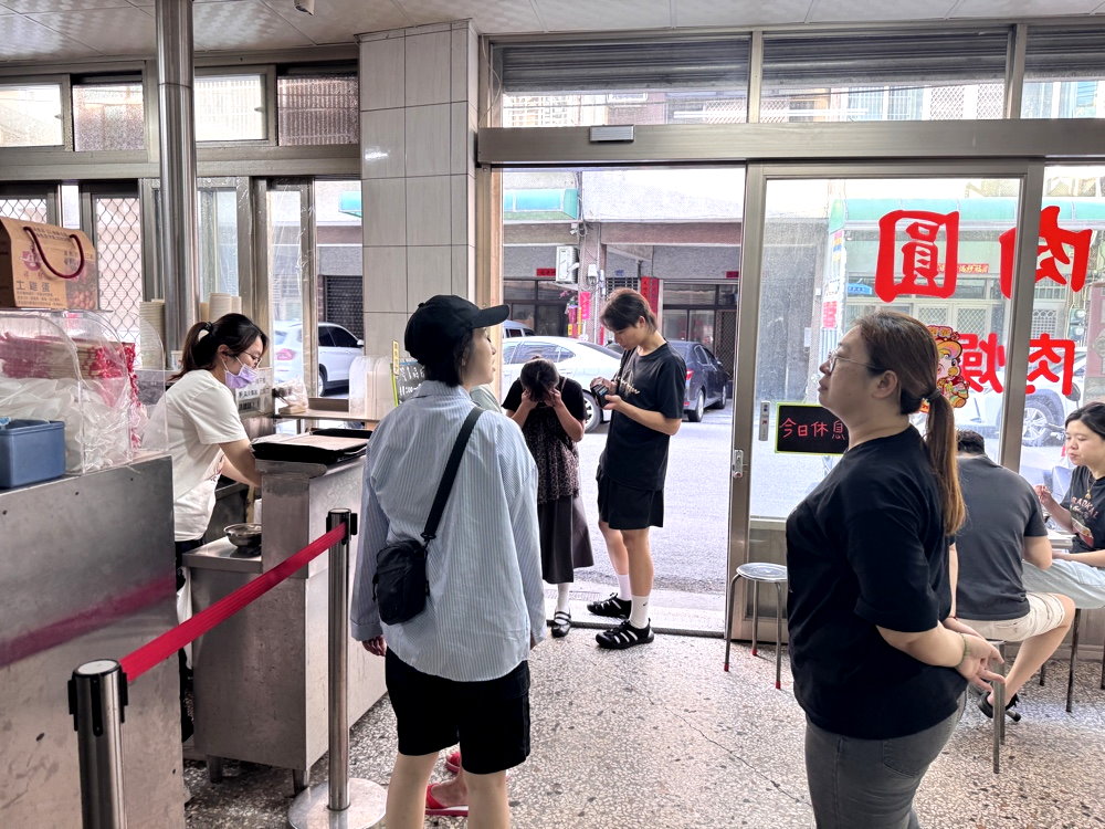 【餛飩祖師海鋒肉圓】在地人排隊必吃脆皮肉圓，超人氣古早味小吃，台中清水美食推薦 @猴屁的異想世界