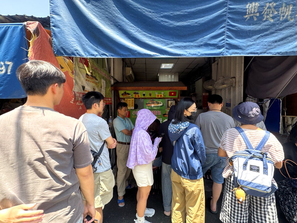 小辣椒越南麵包|台中第三市場美食推薦,排隊必吃越南法國麵包,料多爆滿超澎湃 @猴屁的異想世界 小辣椒越南麵包|台中第三市場美食推薦,排隊必吃越南法國麵包,料多爆滿超澎湃 @猴屁的異想世界