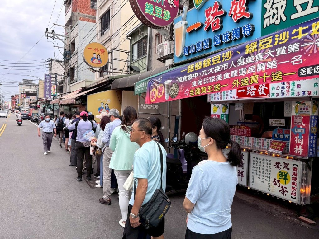 【一品香水煎包】大甲鎮瀾宮旁超人氣排隊名店,爆汁豬肉餡餅+高麗菜水煎包必吃 @猴屁的異想世界 【一品香水煎包】大甲鎮瀾宮旁超人氣排隊名店,爆汁豬肉餡餅+高麗菜水煎包必吃 @猴屁的異想世界