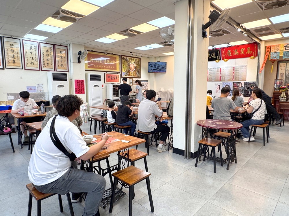【阿蓮牛肉湯公園店】台南美食推薦,點牛肉湯送牛肉燥飯吃到飽,肉嫩湯鮮超人氣 @猴屁的異想世界 【阿蓮牛肉湯公園店】台南美食推薦,點牛肉湯送牛肉燥飯吃到飽,肉嫩湯鮮超人氣 @猴屁的異想世界