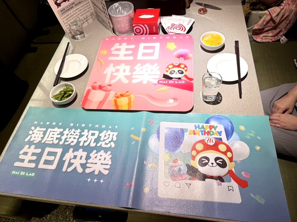 【海底撈火鍋台中大遠百店】海底撈壽星孕婦隱藏福利、30元白飯吃到飽,老饕神仙吃法公開,台中西屯火鍋推薦 @猴屁的異想世界 【海底撈火鍋台中大遠百店】海底撈壽星孕婦隱藏福利、30元白飯吃到飽,老饕神仙吃法公開,台中西屯火鍋推薦 @猴屁的異想世界