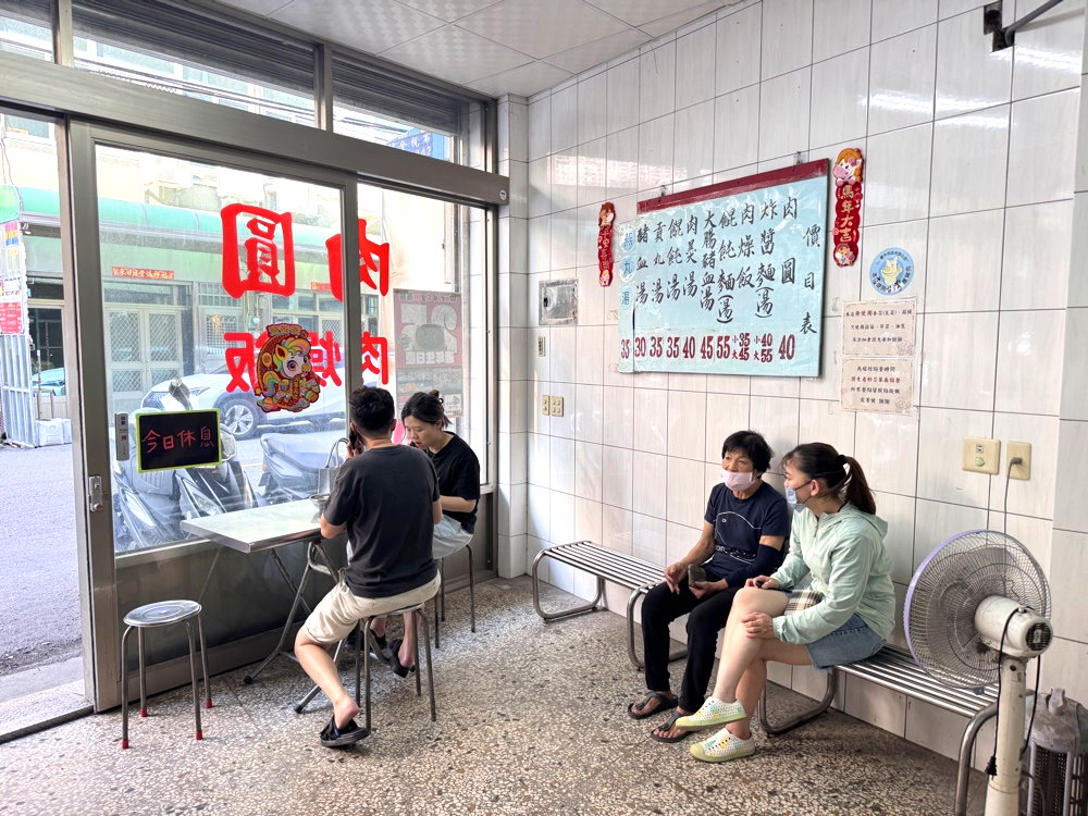 【餛飩祖師海鋒肉圓】在地人排隊必吃脆皮肉圓，超人氣古早味小吃，台中清水美食推薦 @猴屁的異想世界