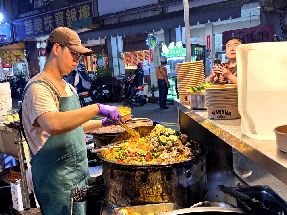 【美力夯大叔】向上市場超人氣西班牙海鮮燉飯,海鮮爆量需預訂,台中西區美食推薦 @猴屁的異想世界 【美力夯大叔】向上市場超人氣西班牙海鮮燉飯,海鮮爆量需預訂,台中西區美食推薦 @猴屁的異想世界