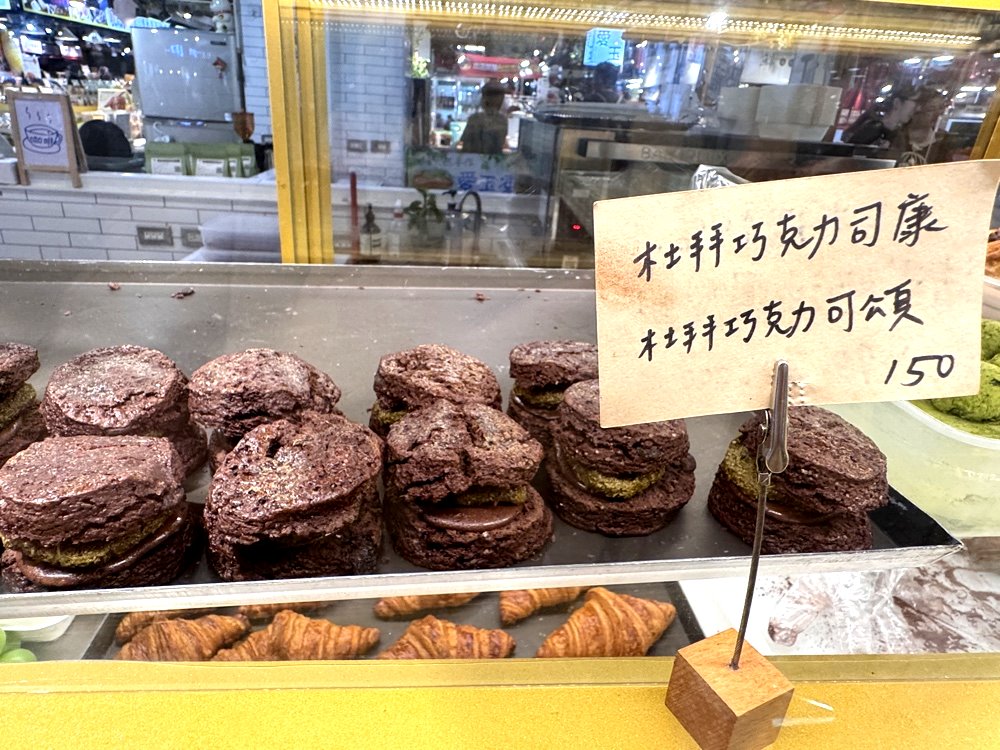【尷尬司康金典店】台中必買伴手禮,杜拜巧克力壽司限量開賣,第六市場超夯甜點 @猴屁的異想世界 【尷尬司康金典店】台中必買伴手禮,杜拜巧克力壽司限量開賣,第六市場超夯甜點 @猴屁的異想世界