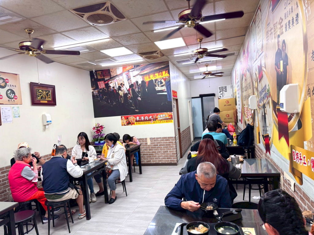 【東港肉丸】大甲鎮瀾宮旁必吃排隊名店,酥皮肉丸超驚豔,台中大甲美食推薦 @猴屁的異想世界 【東港肉丸】大甲鎮瀾宮旁必吃排隊名店,酥皮肉丸超驚豔,台中大甲美食推薦 @猴屁的異想世界