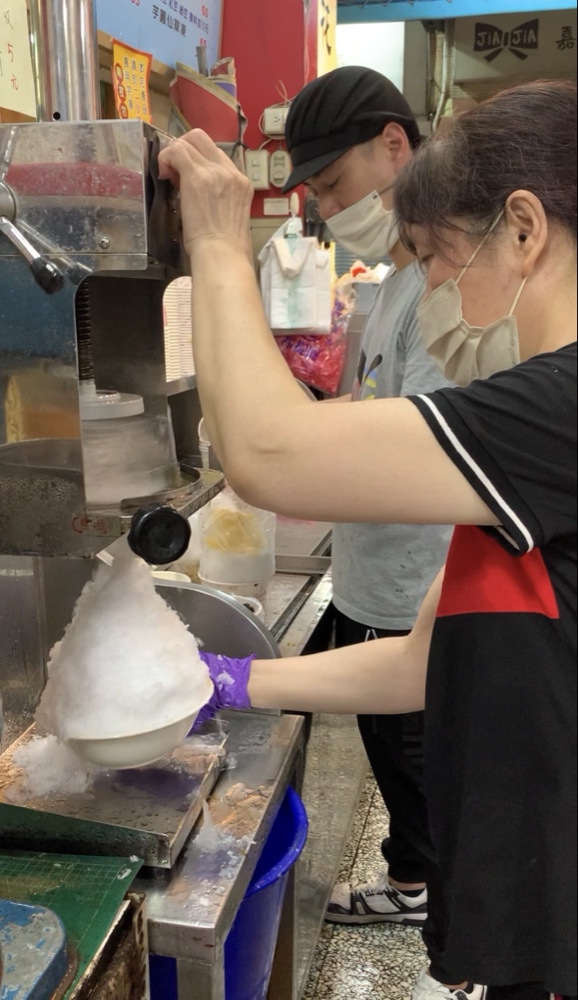 【向上豆花】向上市場必吃古早味冰店,超大份量剉冰銅板價,台中西區美食推薦 @猴屁的異想世界 【向上豆花】向上市場必吃古早味冰店,超大份量剉冰銅板價,台中西區美食推薦 @猴屁的異想世界