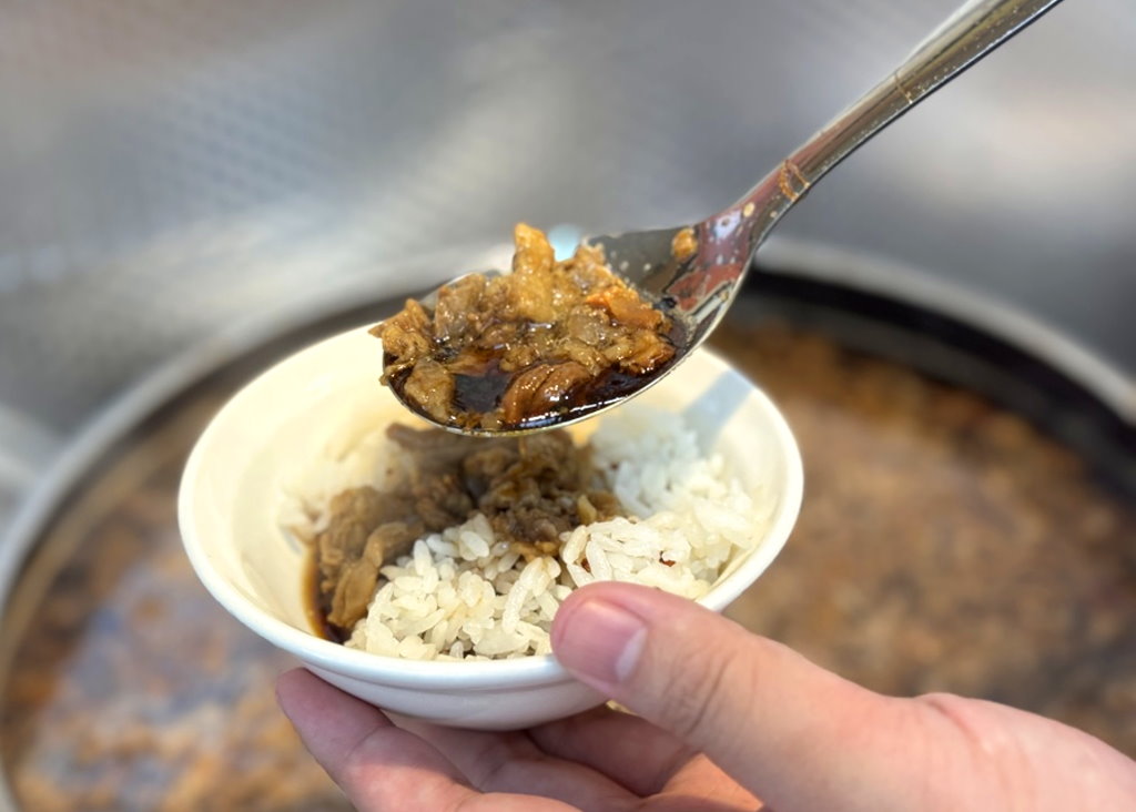 【阿蓮牛肉湯公園店】台南美食推薦,點牛肉湯送牛肉燥飯吃到飽,肉嫩湯鮮超人氣 @猴屁的異想世界 【阿蓮牛肉湯公園店】台南美食推薦,點牛肉湯送牛肉燥飯吃到飽,肉嫩湯鮮超人氣 @猴屁的異想世界