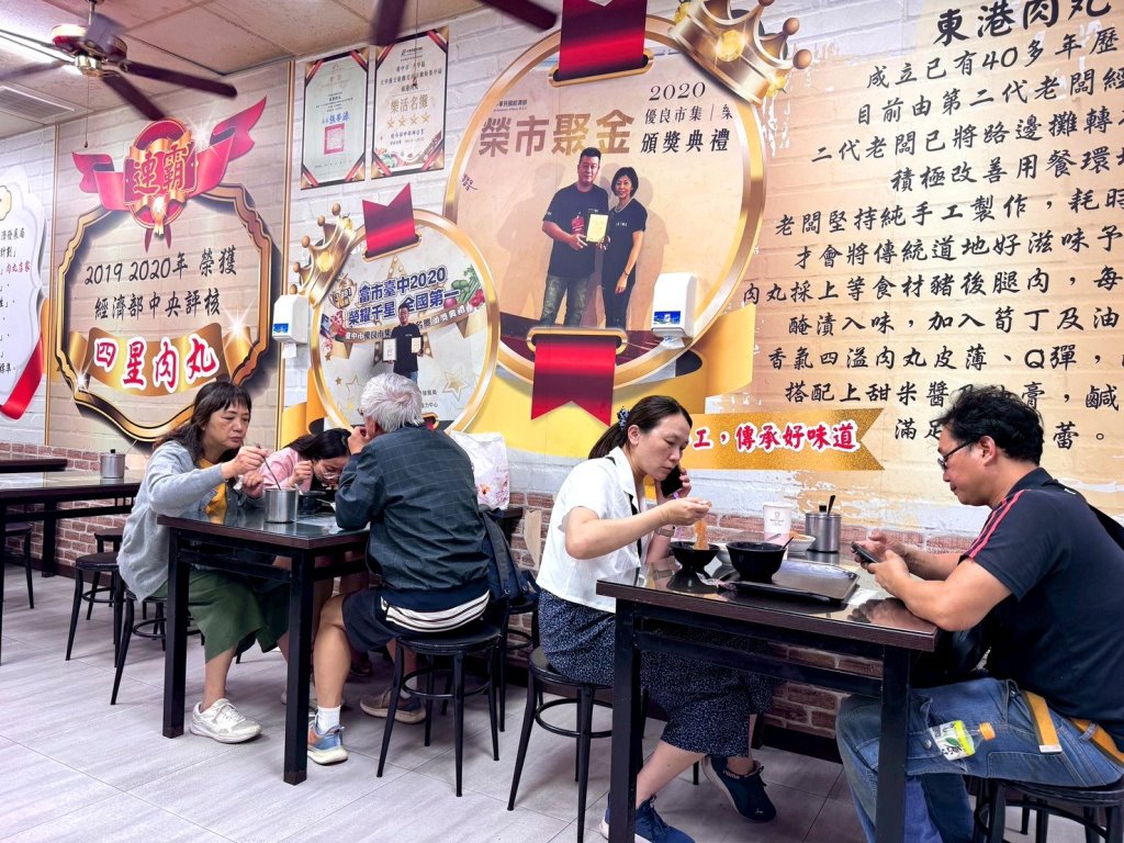 【東港肉丸】大甲鎮瀾宮旁必吃排隊名店,酥皮肉丸超驚豔,台中大甲美食推薦 @猴屁的異想世界 【東港肉丸】大甲鎮瀾宮旁必吃排隊名店,酥皮肉丸超驚豔,台中大甲美食推薦 @猴屁的異想世界