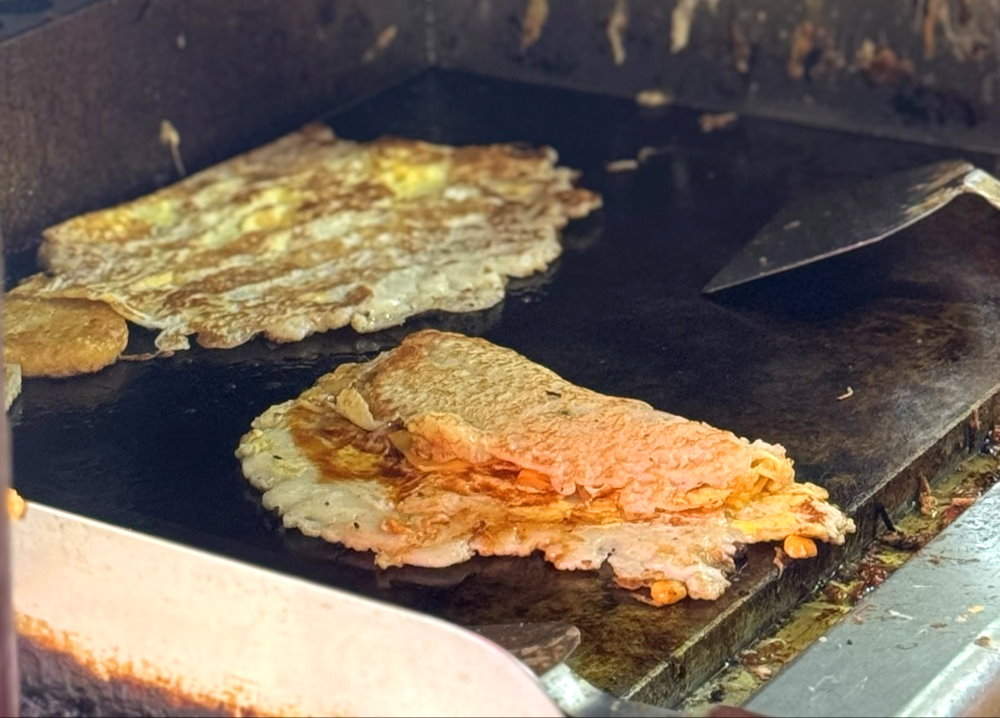 【阿母古早味粉漿蛋餅】台中超大份量粉漿蛋餅加豆芽菜,第三市場排隊早餐,南區美食推薦 @猴屁的異想世界 【阿母古早味粉漿蛋餅】台中超大份量粉漿蛋餅加豆芽菜,第三市場排隊早餐,南區美食推薦 @猴屁的異想世界