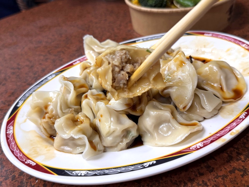 【向上水餃】向上市場超人氣排隊水餃,手工現包一顆只要3.5元,台中西區美食推薦 @猴屁的異想世界 【向上水餃】向上市場超人氣排隊水餃,手工現包一顆只要3.5元,台中西區美食推薦 @猴屁的異想世界