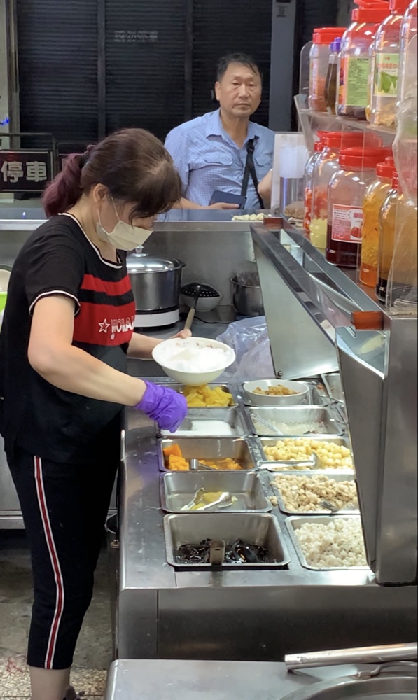 【向上豆花】向上市場必吃古早味冰店,超大份量剉冰銅板價,台中西區美食推薦 @猴屁的異想世界 【向上豆花】向上市場必吃古早味冰店,超大份量剉冰銅板價,台中西區美食推薦 @猴屁的異想世界