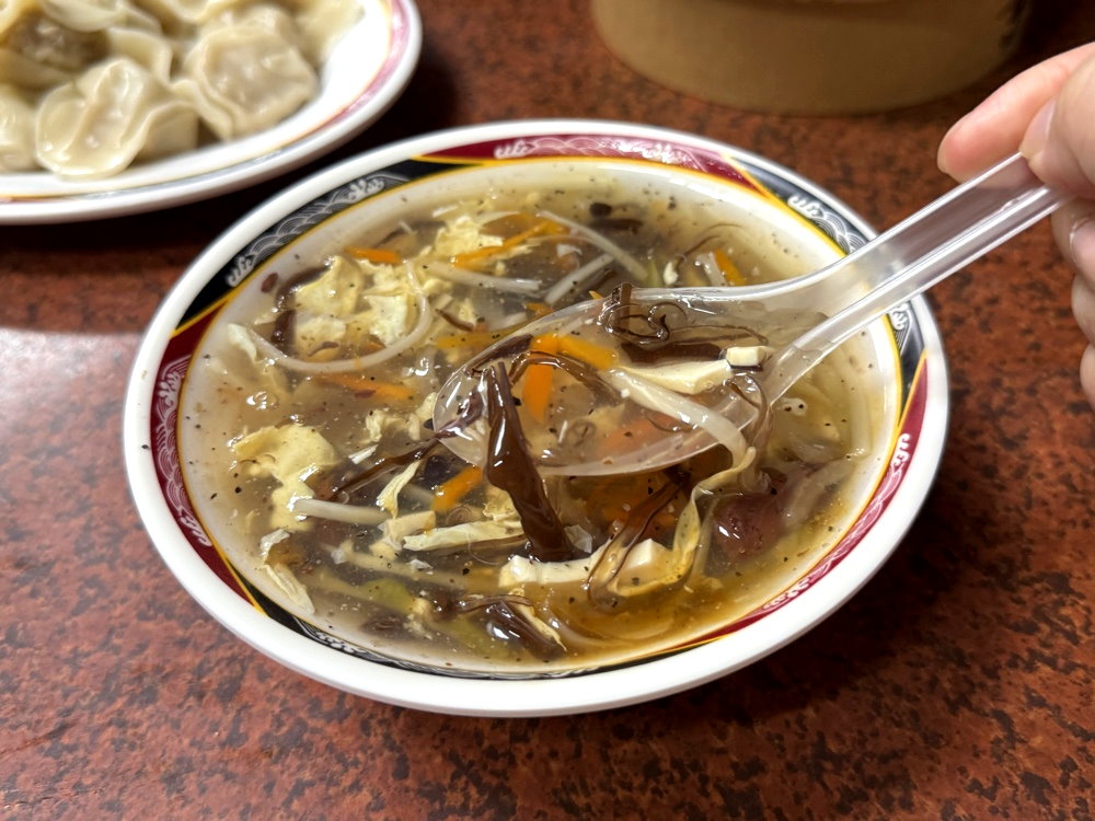 【向上水餃】向上市場超人氣排隊水餃,手工現包一顆只要3.5元,台中西區美食推薦 @猴屁的異想世界 【向上水餃】向上市場超人氣排隊水餃,手工現包一顆只要3.5元,台中西區美食推薦 @猴屁的異想世界