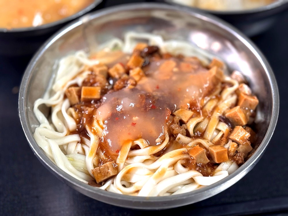 【餛飩祖師海鋒肉圓】在地人排隊必吃脆皮肉圓，超人氣古早味小吃，台中清水美食推薦 @猴屁的異想世界