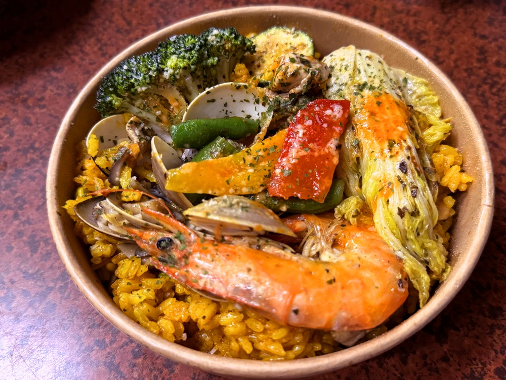 【美力夯大叔】向上市場超人氣西班牙海鮮燉飯,海鮮爆量需預訂,台中西區美食推薦 @猴屁的異想世界 【美力夯大叔】向上市場超人氣西班牙海鮮燉飯,海鮮爆量需預訂,台中西區美食推薦 @猴屁的異想世界