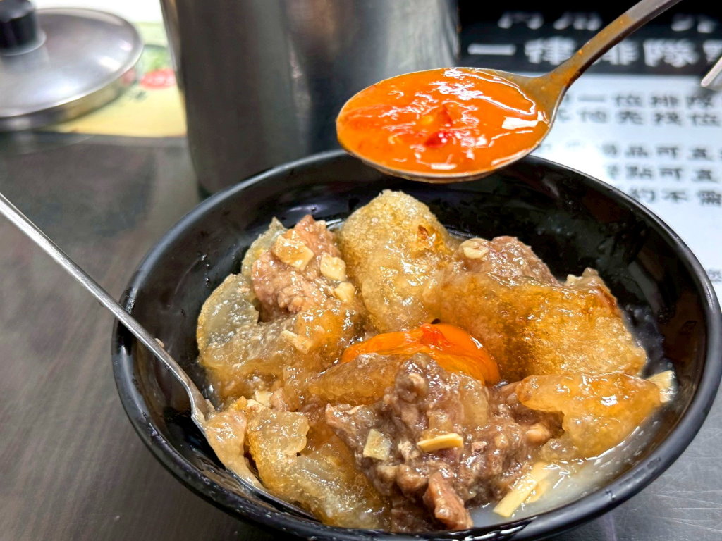 【東港肉丸】大甲鎮瀾宮旁必吃排隊名店,酥皮肉丸超驚豔,台中大甲美食推薦 @猴屁的異想世界 【東港肉丸】大甲鎮瀾宮旁必吃排隊名店,酥皮肉丸超驚豔,台中大甲美食推薦 @猴屁的異想世界
