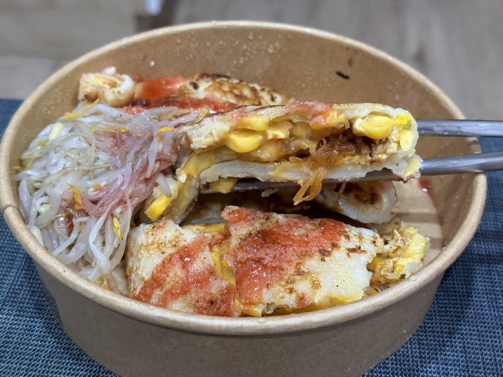 【阿母古早味粉漿蛋餅】台中超大份量粉漿蛋餅加豆芽菜,第三市場排隊早餐,南區美食推薦 @猴屁的異想世界 【阿母古早味粉漿蛋餅】台中超大份量粉漿蛋餅加豆芽菜,第三市場排隊早餐,南區美食推薦 @猴屁的異想世界