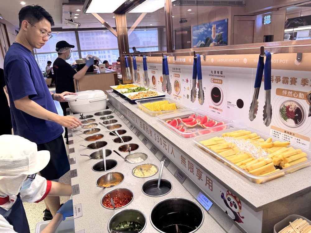 【海底撈火鍋台中大遠百店】海底撈壽星孕婦隱藏福利、30元白飯吃到飽,老饕神仙吃法公開,台中西屯火鍋推薦 @猴屁的異想世界 【海底撈火鍋台中大遠百店】海底撈壽星孕婦隱藏福利、30元白飯吃到飽,老饕神仙吃法公開,台中西屯火鍋推薦 @猴屁的異想世界