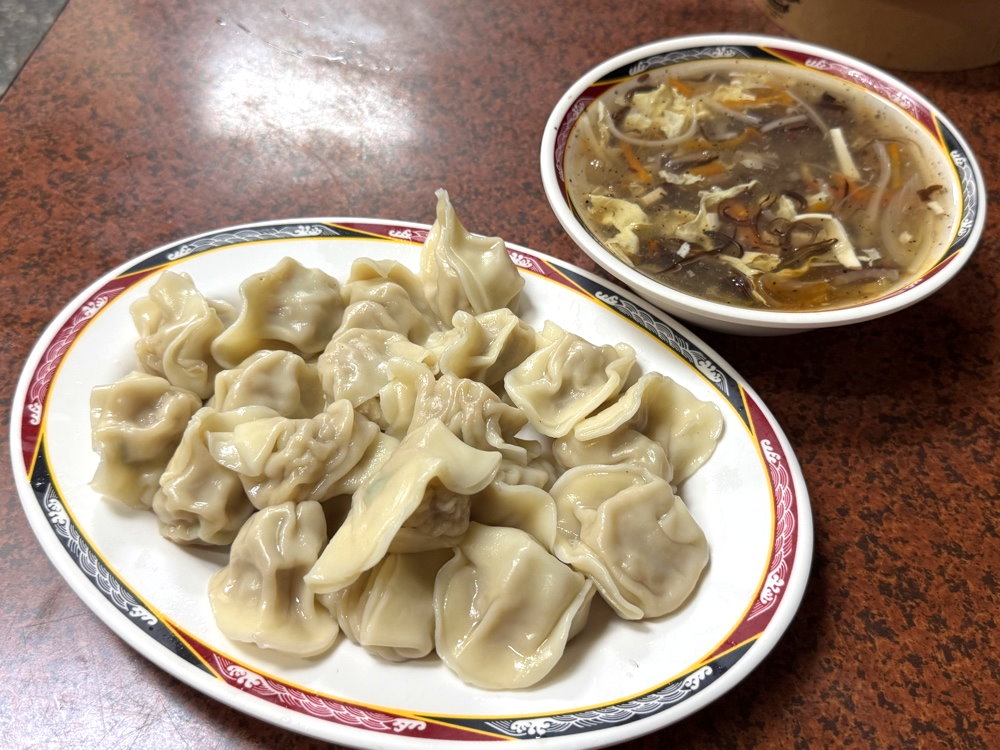 【向上水餃】向上市場超人氣排隊水餃,手工現包一顆只要3.5元,台中西區美食推薦 @猴屁的異想世界 【向上水餃】向上市場超人氣排隊水餃,手工現包一顆只要3.5元,台中西區美食推薦 @猴屁的異想世界