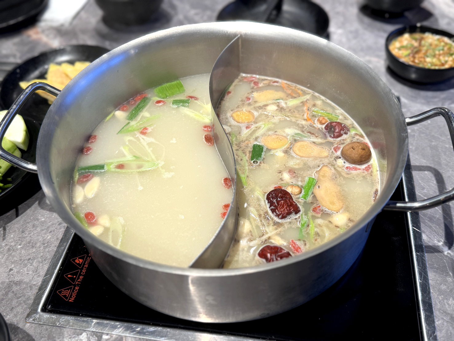 【小蒙牛頂級麻辣鍋台中大里店】麻辣火鍋+燒烤火烤兩吃,哈根達斯無限吃,台中大里吃到飽推薦 @猴屁的異想世界 【小蒙牛頂級麻辣鍋台中大里店】麻辣火鍋+燒烤火烤兩吃,哈根達斯無限吃,台中大里吃到飽推薦 @猴屁的異想世界