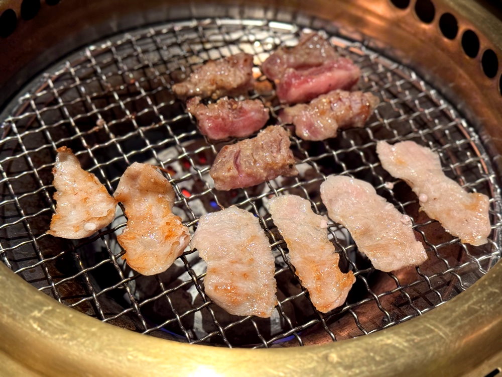 【老乾杯台中市政店】頂級和牛燒肉商業午餐580元起,專人代烤CP值超高,台中西屯美食推薦 @猴屁的異想世界 【老乾杯台中市政店】頂級和牛燒肉商業午餐580元起,專人代烤CP值超高,台中西屯美食推薦 @猴屁的異想世界