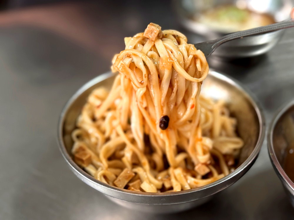【餛飩祖師海鋒肉圓】在地人排隊必吃脆皮肉圓，超人氣古早味小吃，台中清水美食推薦 @猴屁的異想世界