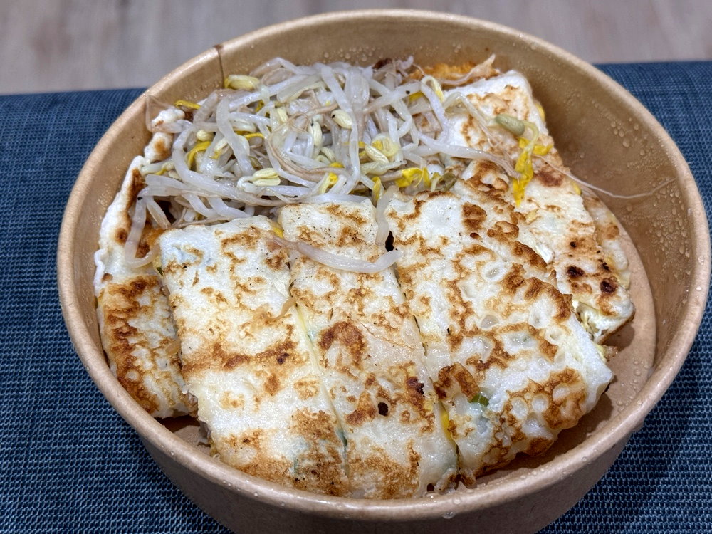 【阿母古早味粉漿蛋餅】台中超大份量粉漿蛋餅加豆芽菜,第三市場排隊早餐,南區美食推薦 @猴屁的異想世界 【阿母古早味粉漿蛋餅】台中超大份量粉漿蛋餅加豆芽菜,第三市場排隊早餐,南區美食推薦 @猴屁的異想世界