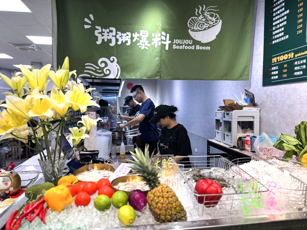 【粥粥爆料】台中西屯宵夜推薦，爆量海鮮粥料多到滿出來，蚵仔滷肉飯＋超大雞排必吃 @猴屁的異想世界