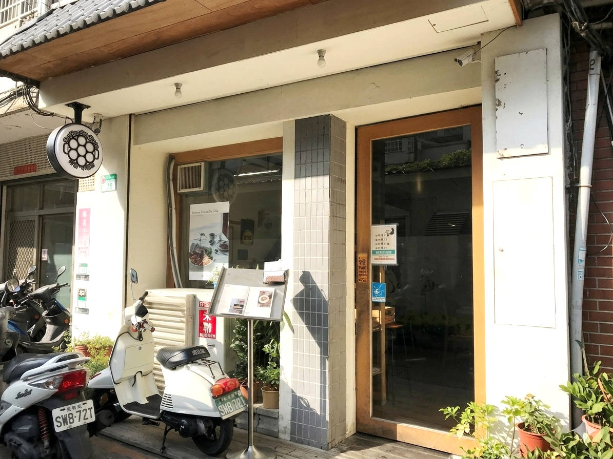 【荷蘭小鬆餅南西中山店】中山站美食推薦，超人氣早午餐，經典小鬆餅、鹹鬆餅必吃 @猴屁的異想世界