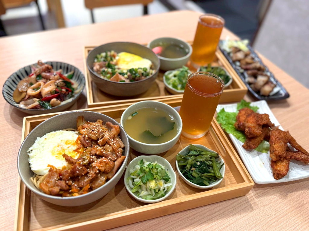 【奕口涵麵】台中深夜美食,現點現做鐵板定食專賣,爆蔥嫩雞、焦香鹹豬肉必吃,南屯宵夜推薦 @猴屁的異想世界 【奕口涵麵】台中深夜美食,現點現做鐵板定食專賣,爆蔥嫩雞、焦香鹹豬肉必吃,南屯宵夜推薦 @猴屁的異想世界