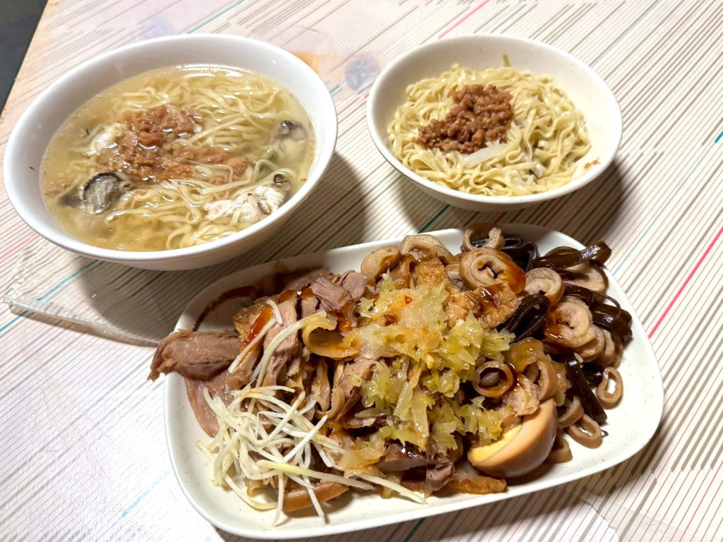 【烏龍路邊攤】在地人激推深夜食堂,蚵仔麵+黑白切滷味必吃,營業到凌晨3點,台中西屯宵夜推薦 @猴屁的異想世界 【烏龍路邊攤】在地人激推深夜食堂,蚵仔麵+黑白切滷味必吃,營業到凌晨3點,台中西屯宵夜推薦 @猴屁的異想世界