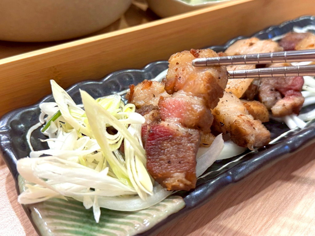 【奕口涵麵】台中深夜美食,現點現做鐵板定食專賣,爆蔥嫩雞、焦香鹹豬肉必吃,南屯宵夜推薦 @猴屁的異想世界 【奕口涵麵】台中深夜美食,現點現做鐵板定食專賣,爆蔥嫩雞、焦香鹹豬肉必吃,南屯宵夜推薦 @猴屁的異想世界