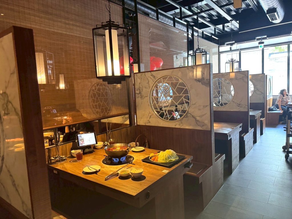 【老常在麻辣鍋】午間套餐超划算，鴨血豆腐無限續、白飯飲料吃到飽，台中麻辣鍋推薦 @猴屁的異想世界