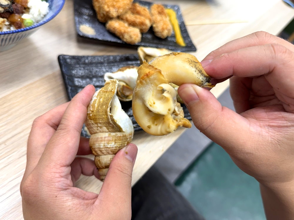 【粥粥爆料】台中西屯宵夜推薦，爆量海鮮粥料多到滿出來，蚵仔滷肉飯＋超大雞排必吃 @猴屁的異想世界