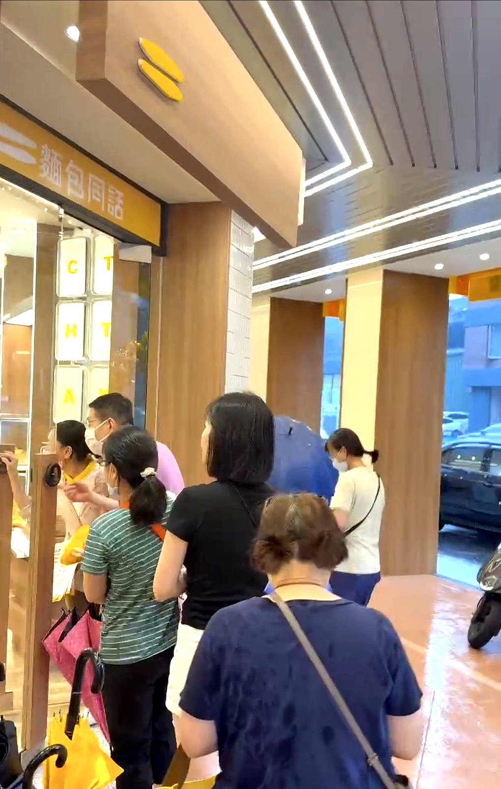 【麵包同話】台中西區美食推薦,新開幕人氣烘焙坊,可麗露必買,開幕買一送一爆排隊 @猴屁的異想世界 【麵包同話】台中西區美食推薦,新開幕人氣烘焙坊,可麗露必買,開幕買一送一爆排隊 @猴屁的異想世界