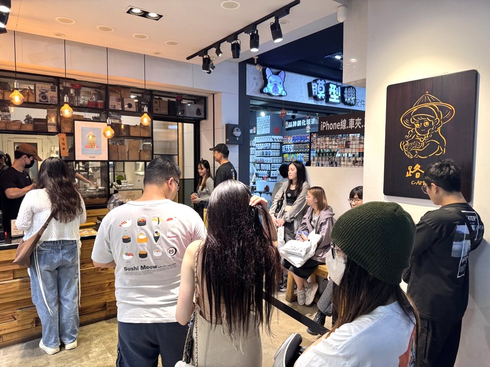 【路上Camino】台中一中街飲料推薦，超人氣排隊手搖飲，神岡烏龍、沐月歐蕾必喝 @猴屁的異想世界