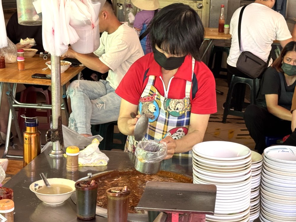 【新港香菇肉羹】台中超人氣排隊小吃,扎實肉羹+濃郁香菇香氣只要60元,水湳市場美食推薦 @猴屁的異想世界 【新港香菇肉羹】台中超人氣排隊小吃,扎實肉羹+濃郁香菇香氣只要60元,水湳市場美食推薦 @猴屁的異想世界