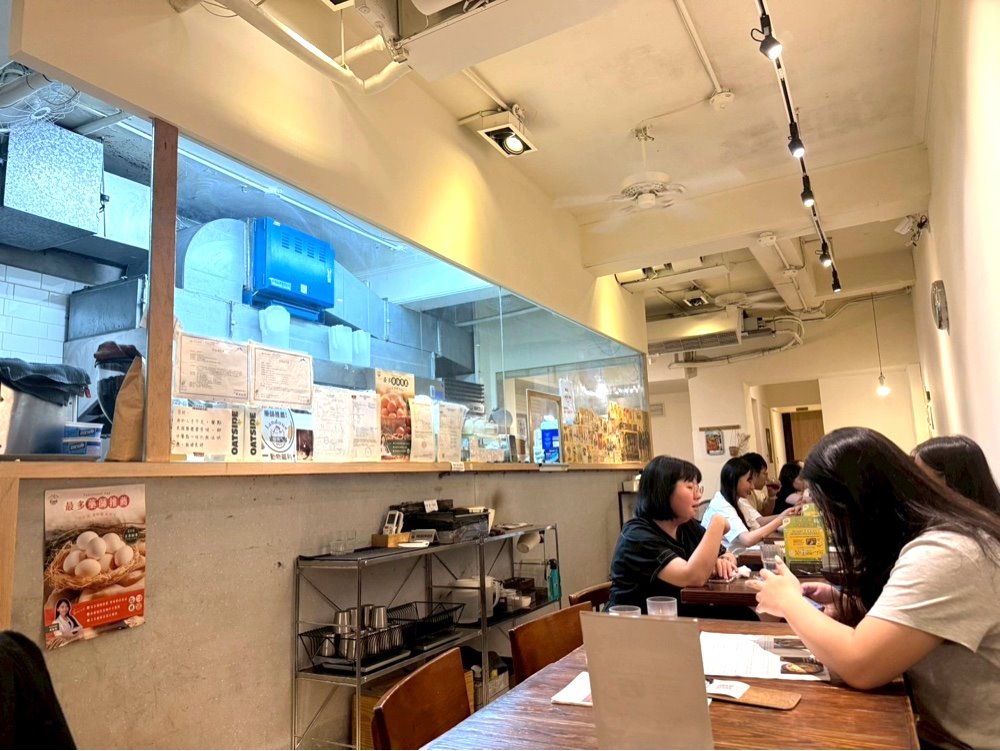 【荷蘭小鬆餅南西中山店】中山站美食推薦，超人氣早午餐，經典小鬆餅、鹹鬆餅必吃 @猴屁的異想世界