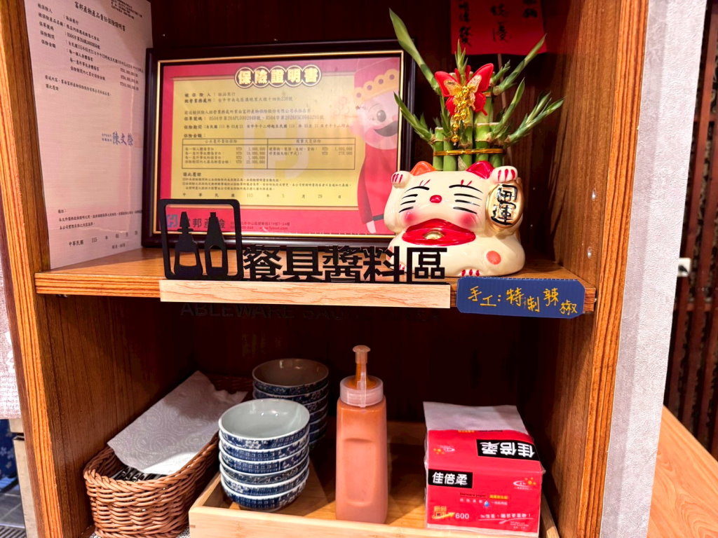 【奕口涵麵】台中深夜美食,現點現做鐵板定食專賣,爆蔥嫩雞、焦香鹹豬肉必吃,南屯宵夜推薦 @猴屁的異想世界 【奕口涵麵】台中深夜美食,現點現做鐵板定食專賣,爆蔥嫩雞、焦香鹹豬肉必吃,南屯宵夜推薦 @猴屁的異想世界