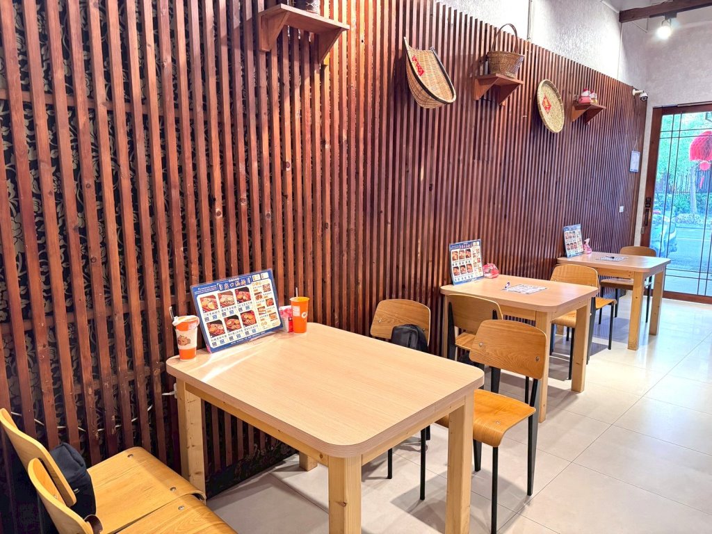 【奕口涵麵】台中深夜美食,現點現做鐵板定食專賣,爆蔥嫩雞、焦香鹹豬肉必吃,南屯宵夜推薦 @猴屁的異想世界 【奕口涵麵】台中深夜美食,現點現做鐵板定食專賣,爆蔥嫩雞、焦香鹹豬肉必吃,南屯宵夜推薦 @猴屁的異想世界