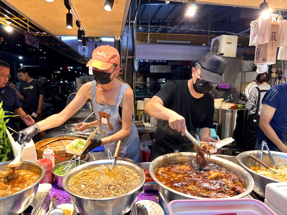58宵夜早餐|台中深夜美食推薦,黃昏市場旁超人氣排隊名店,腿庫飯+半熟蛋炒麵必吃 @猴屁的異想世界 58宵夜早餐|台中深夜美食推薦,黃昏市場旁超人氣排隊名店,腿庫飯+半熟蛋炒麵必吃 @猴屁的異想世界