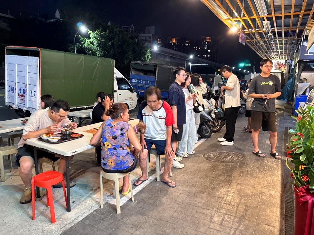 58宵夜早餐|台中深夜美食推薦,黃昏市場旁超人氣排隊名店,腿庫飯+半熟蛋炒麵必吃 @猴屁的異想世界 58宵夜早餐|台中深夜美食推薦,黃昏市場旁超人氣排隊名店,腿庫飯+半熟蛋炒麵必吃 @猴屁的異想世界